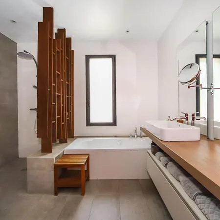 Villa Contemporaine Piscine A Debordement Montpellier
