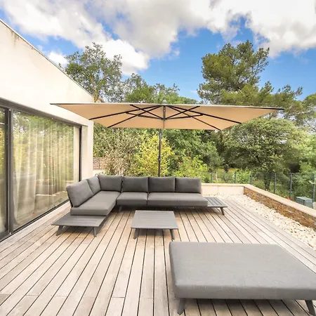 Contemporaine Piscine A Debordement